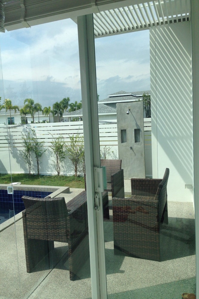 Hotel Baan Sarinya Pool Villa - Image 1