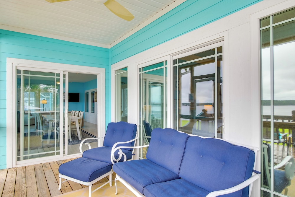 Lakefront Home w/ Hot Tub & Dock in Cross Hill!