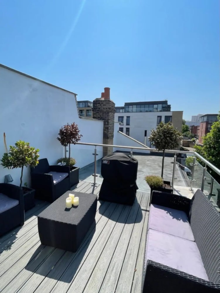 Stylish & Bright 3BD Flat With Balcony - Fulham