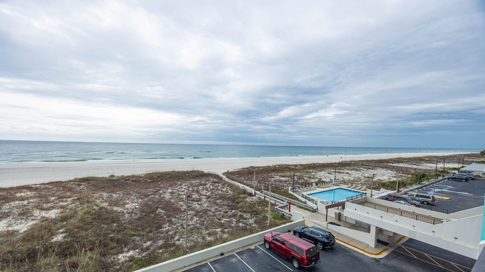Island Winds East 301 3 Bedroom Condo