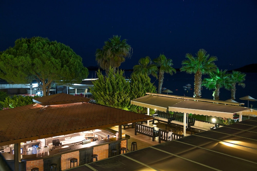 Bodrum Sea Side Beach Club Otel - Image 61