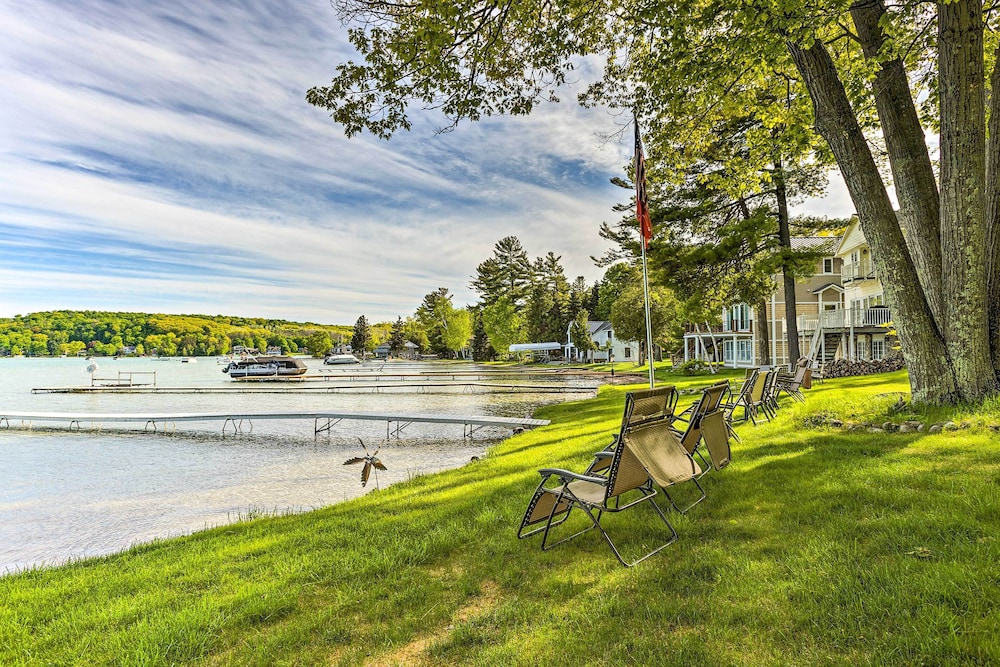 Rustic-chic Lake Glen Studio: 4 Mi to Beach!