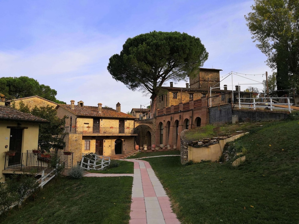 Agriturismo Borgo Pulciano in Montone