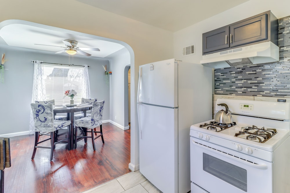 Peaceful Detroit Home w/ Yard: 10 Mi to Downtown!
