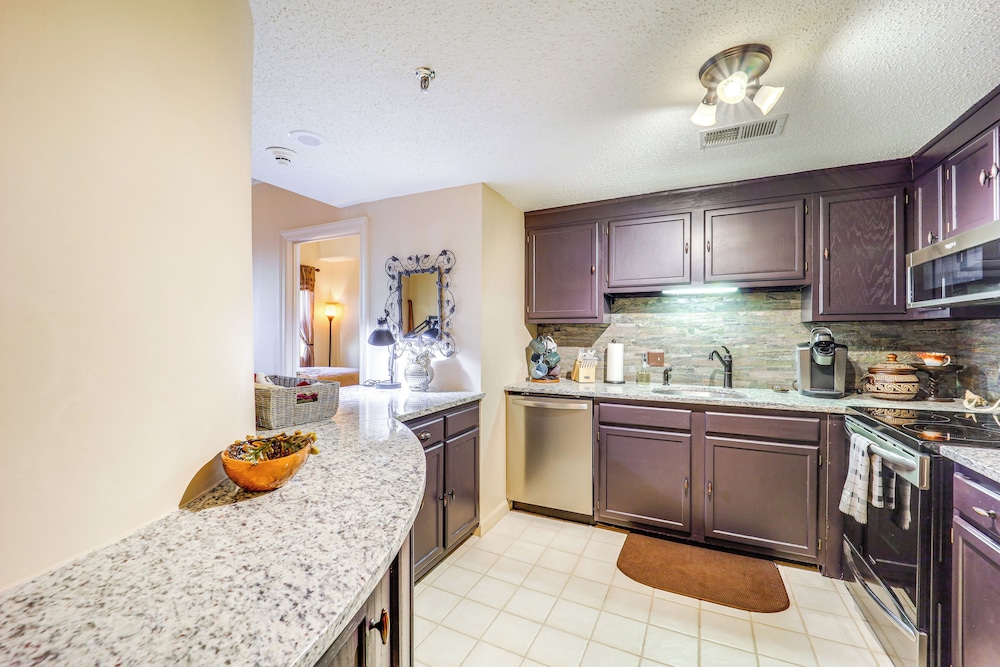 Slope Views & Ski In/out: Sugar Mtn Condo W/pool
