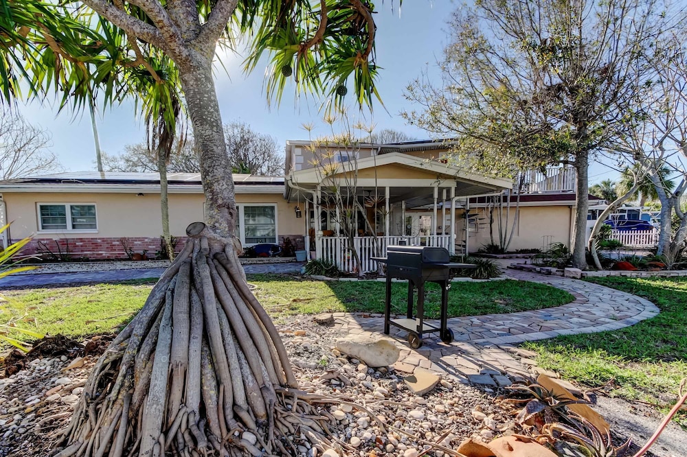 Simple Rooftop Gem 2 Blocks 2 Beach Pets Allowed