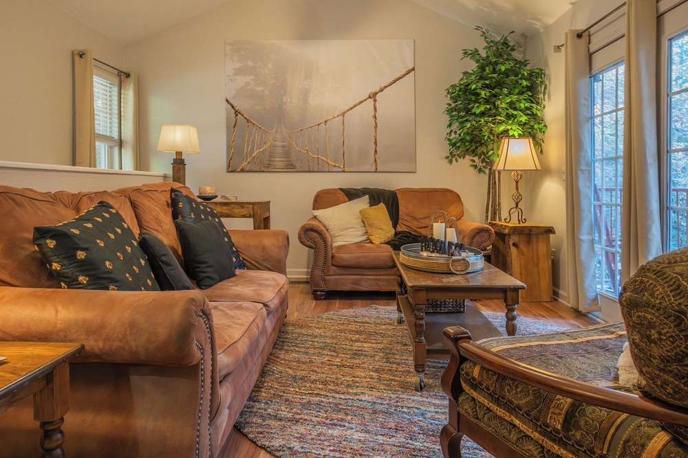 Sasquatch Lodge F