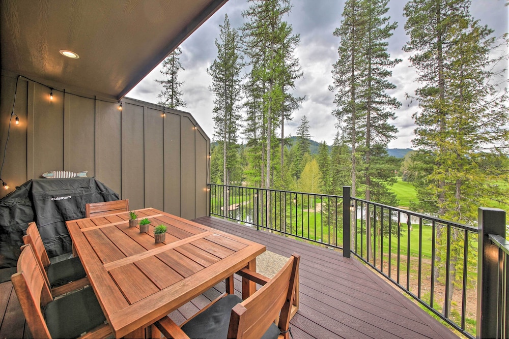 Elegant Priest Lake Townhome  1 Mi From Lake - Property Image 6