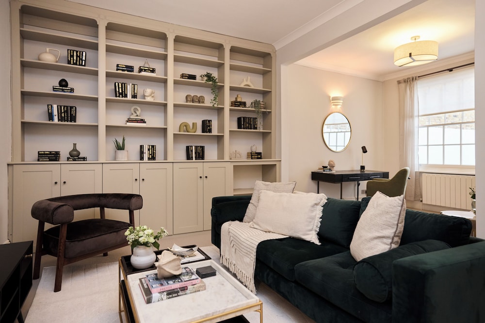 Regent's Park Mews