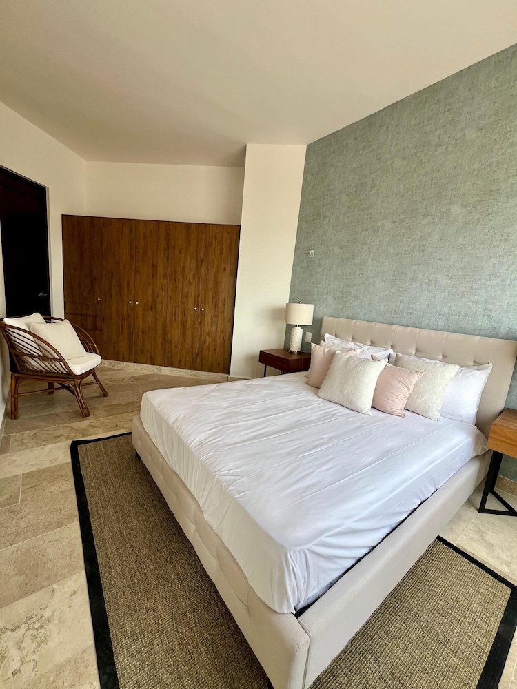 Penthouse Navela 405 Beachfront