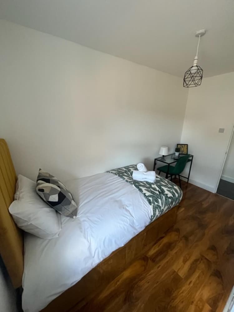 Remarkable 3-bed House in Cambridge view 2