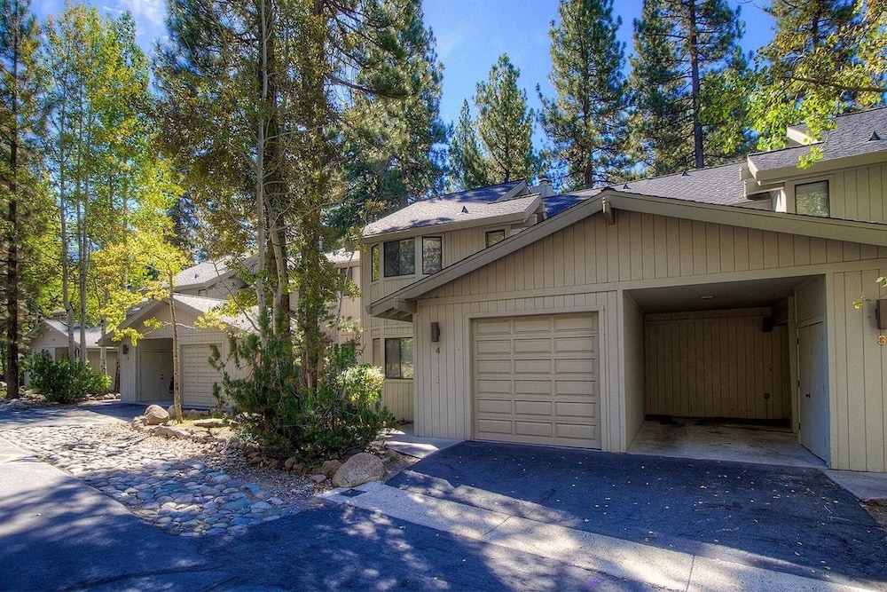 Lake Tahoe Vacations - Ski Lake Lodge 3 Bedroom Home by RedAwning - Property Image 1