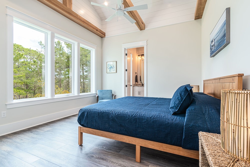 Lakeside Elegance Near Beach Access view 3