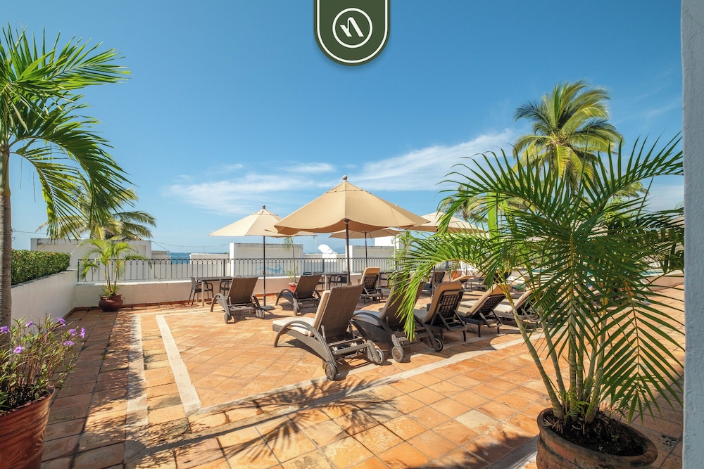 Condos with Pool - Near to the Beach