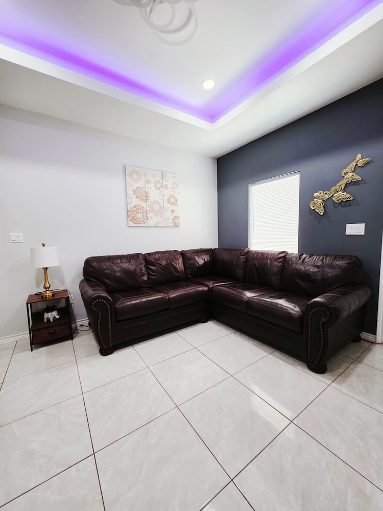 Apartment With 3 Bedrooms 40 Minutes From South Padre
