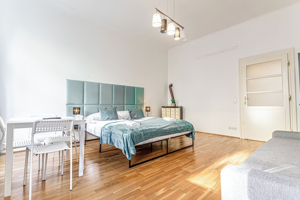 Charming 1BR Apt 15 Min to Vienna