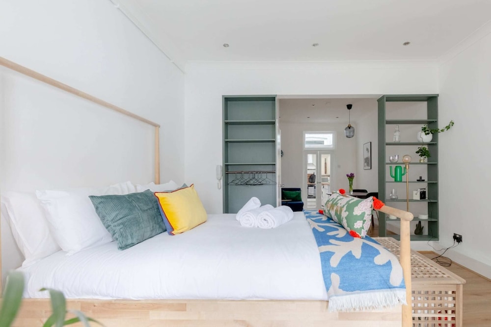 Central & Charmingly Curated 1BD Wifi Fulham