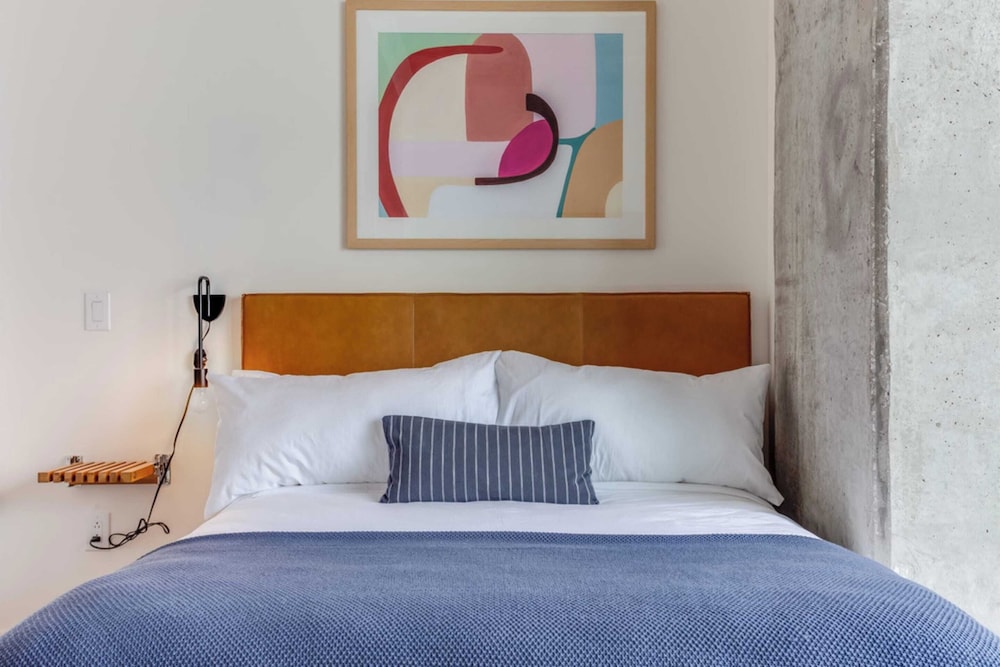 Luxe High Rise Near DT Austin w/ Views Rooftop Pool, Gym, & Luxe Amenities