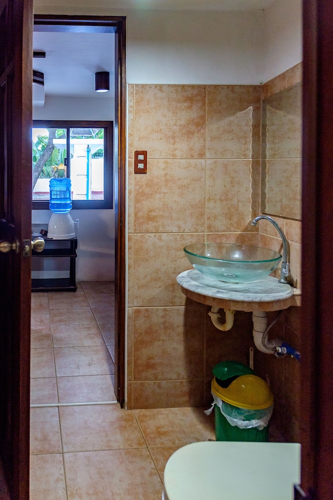 Ayo Homtel