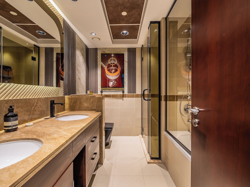 Luxury Condo With Burj Khalifa and Fountain Views