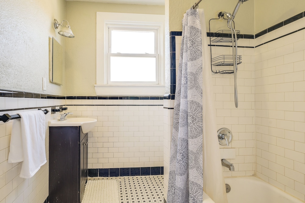 Baltimore Vacation Rental - Near JHU & Art Museum!