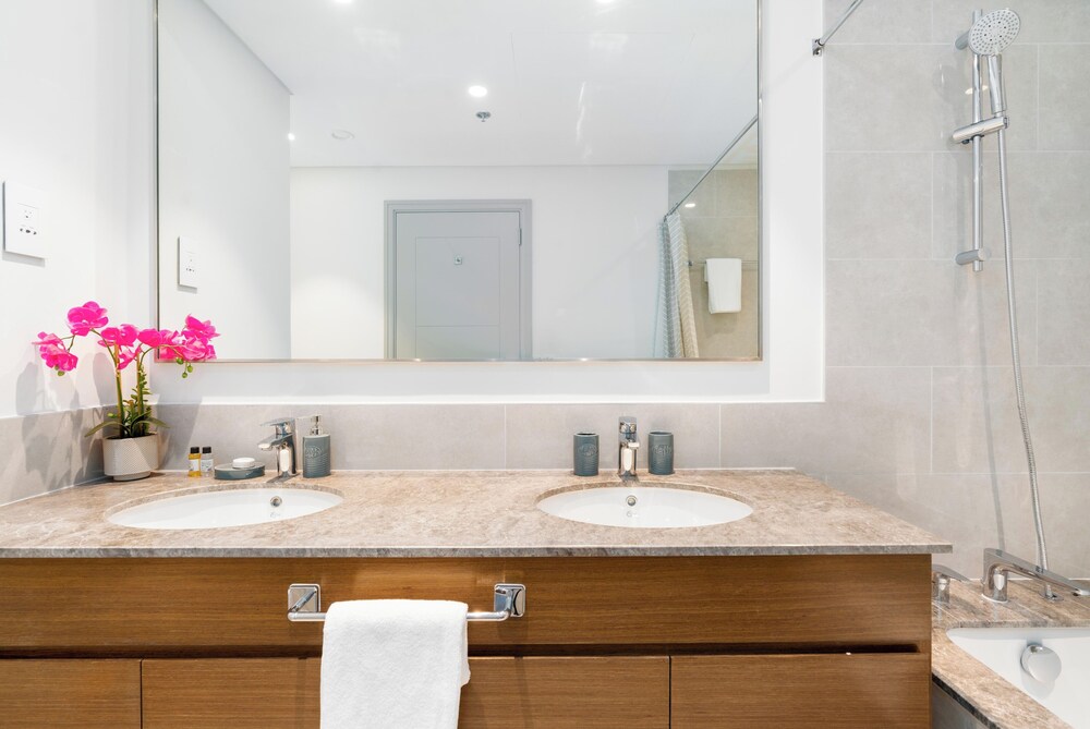 Whitesage - Chic Condo With Incredible Fountain and Sea View
