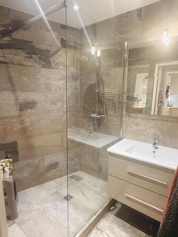 Lovely one Bedroom Apartment With Balcony Wifi Just Minutes Walk From Palais and Cannes Beaches - 109