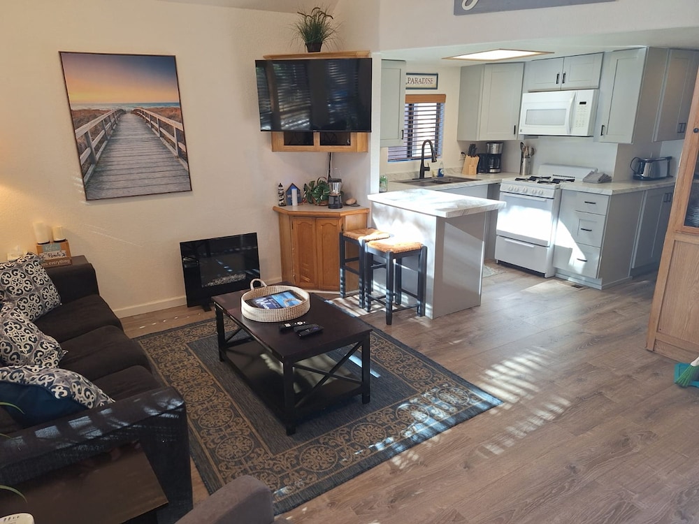 Oceanview Cabin 19 Jacuzzi Large Deck w Seating