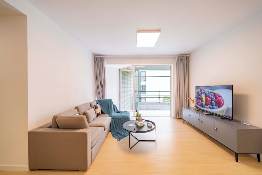 Tyms Bright 2BR 1BA Apt Xuhui Center