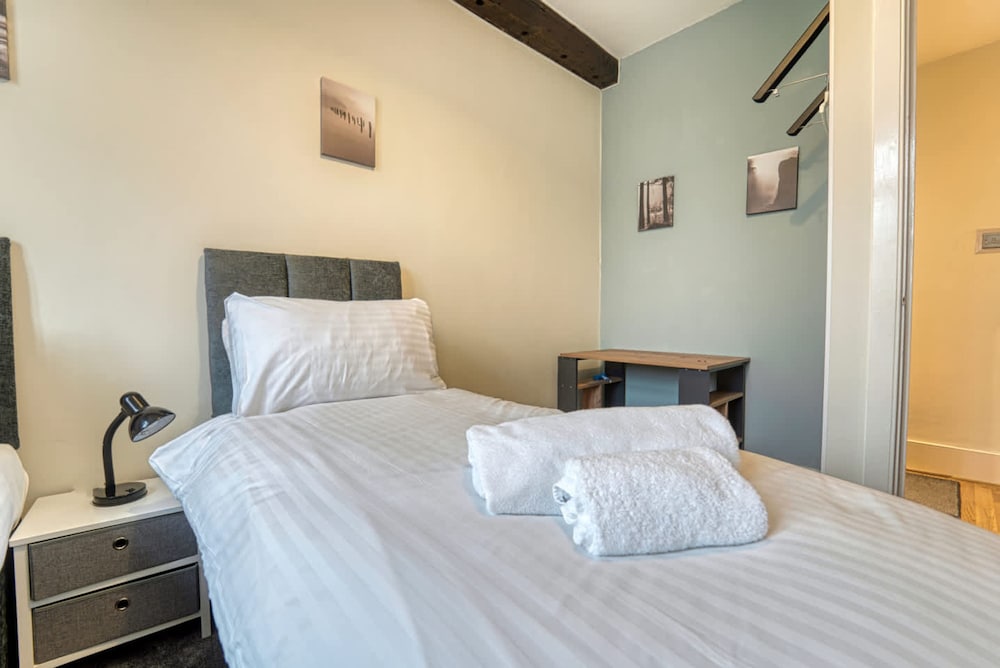 Host Stay Harrow Croft Dwelling