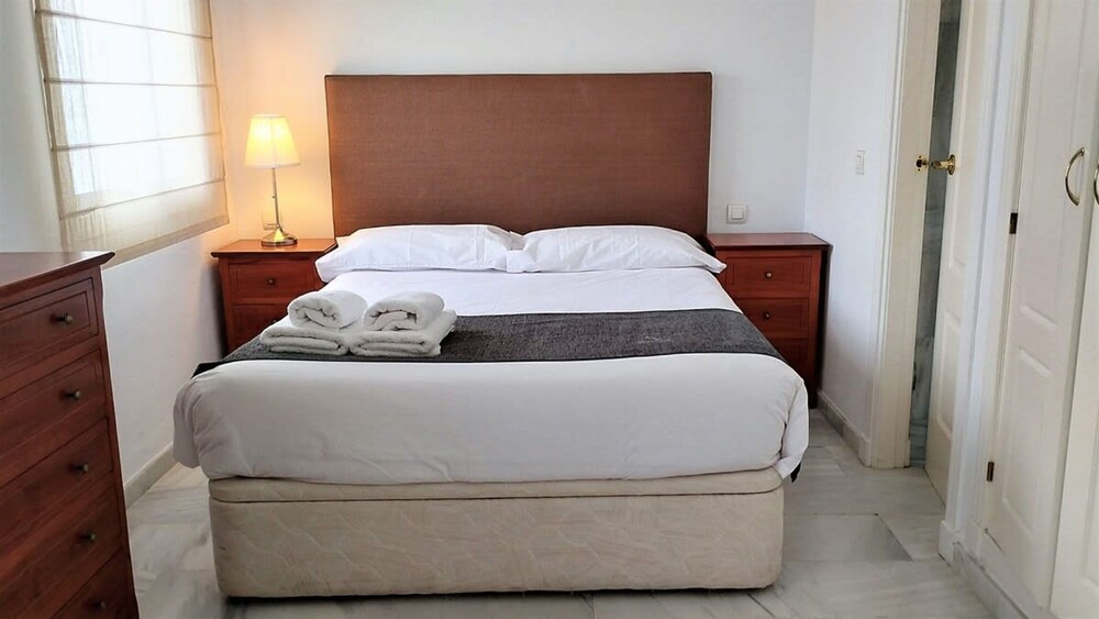 Top Floor 2 Bedroom Duplex 360 Views F-5