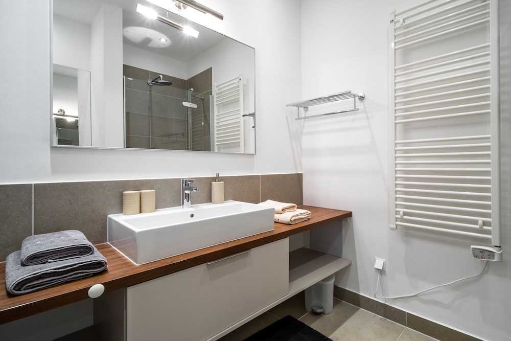 Acadia Beach Villas & Apartments, Slatine