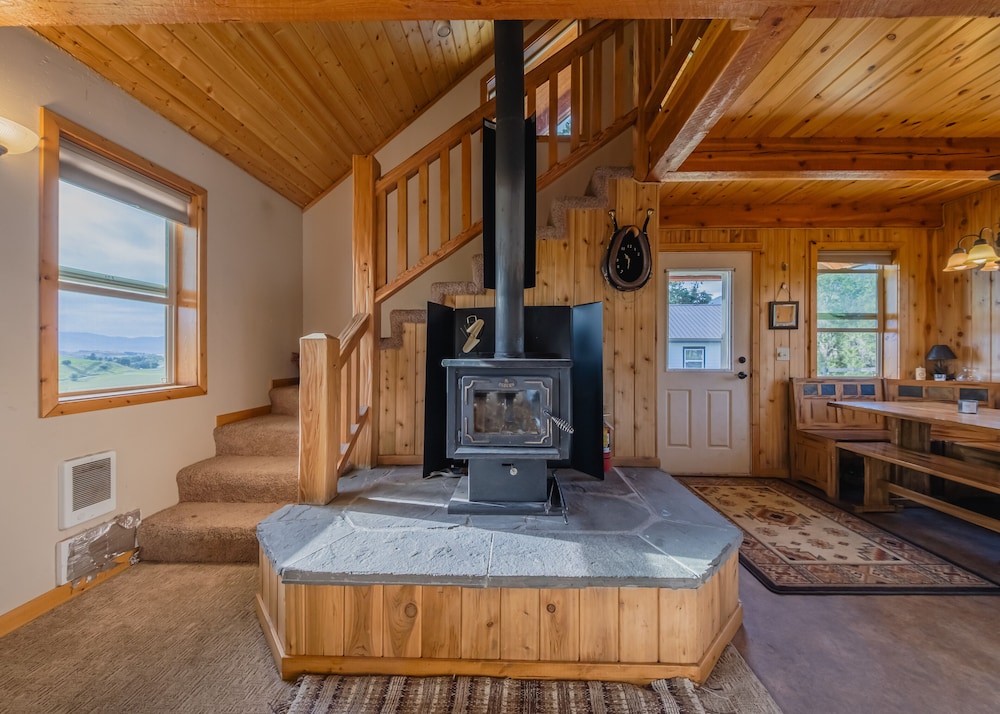 The Cabin on the Ranch view 3