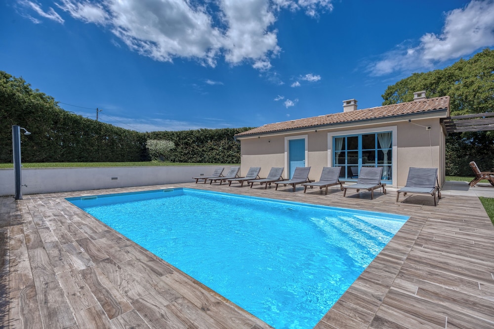 Villa Milo - Mali Vareski With Pool