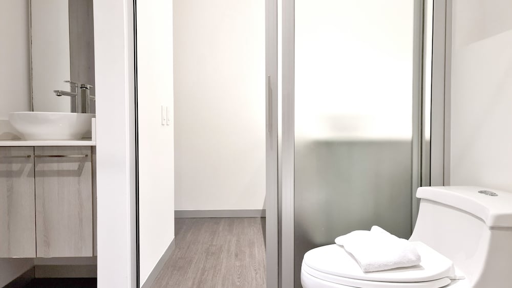 BEE Suites Santa Ana