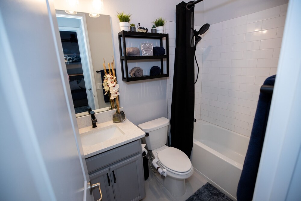 Brand New Modern Pet Friendly Zen Home W/ Private Home Theater & Hot Tub! 2 Bedroom Home by RedAwning