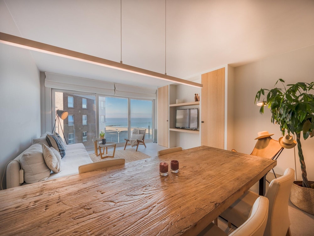 Apartment by the Beach With Stunning Sea View