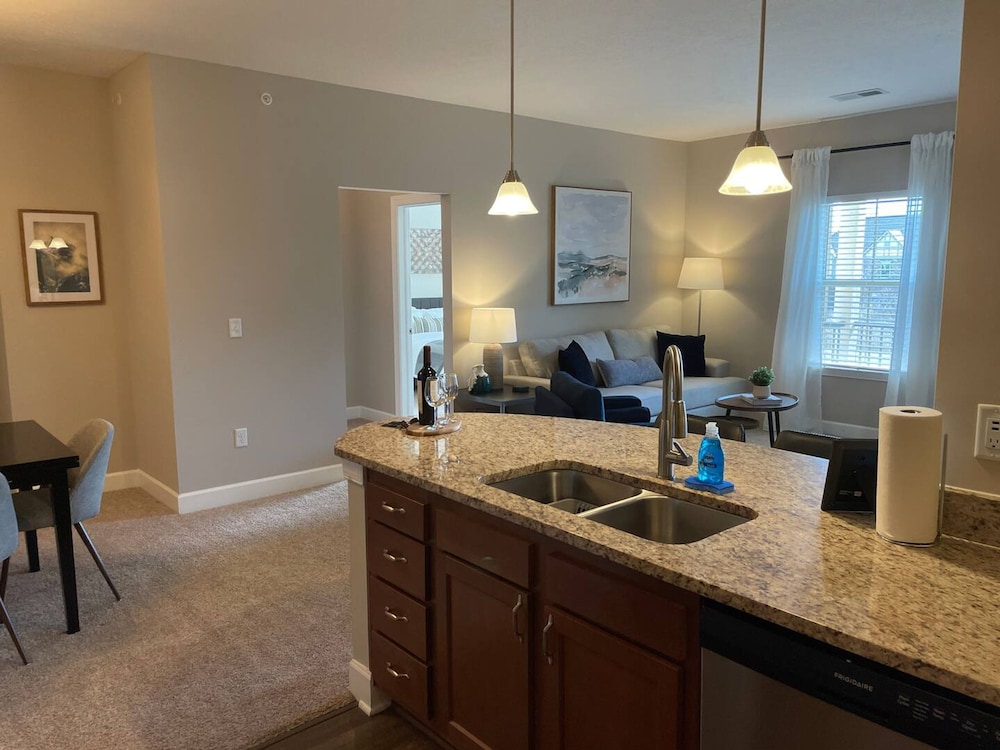 2BR Water Views W D Walkable Pool Gym