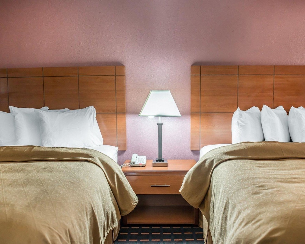 Marianna Vacations - Quality Inn Marianna - Property Image 35