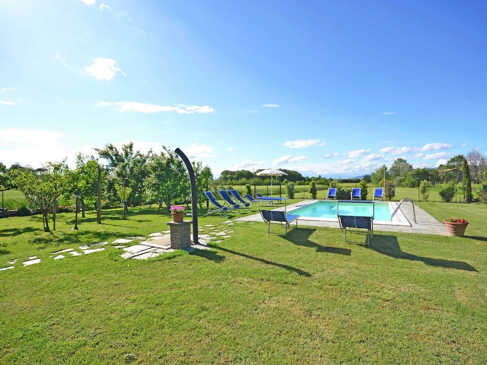 Villa in Cortona With Pool & Countryside Views view 2
