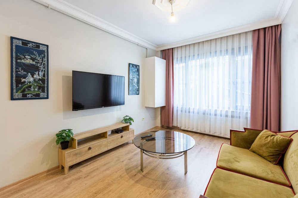 Lovely Central Flat Near Metro Station in Sisli