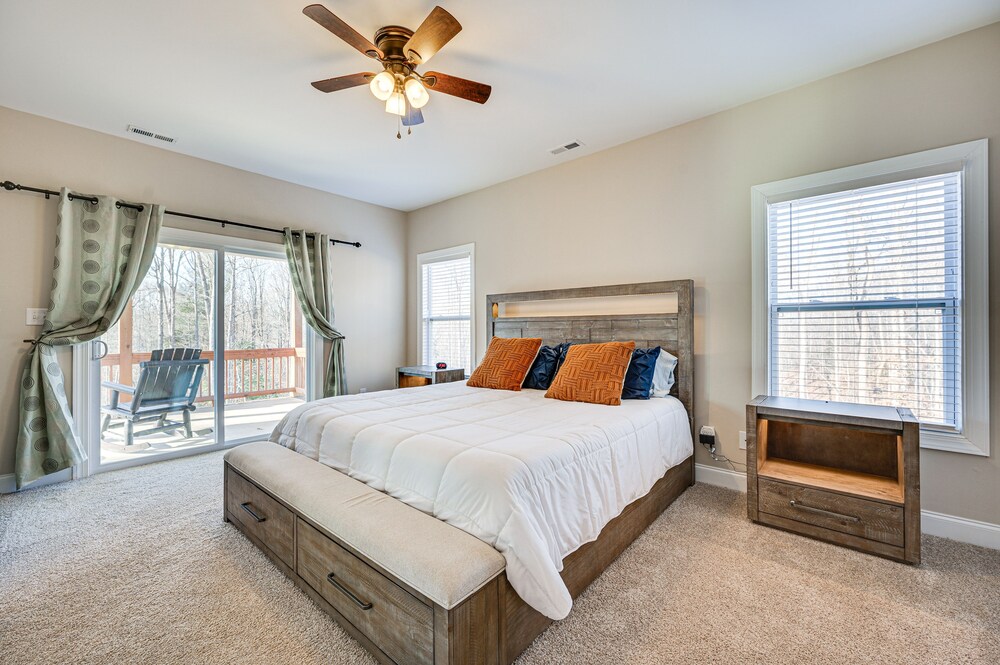 Home Gym & Fireplace: Roaring River Retreat view 2