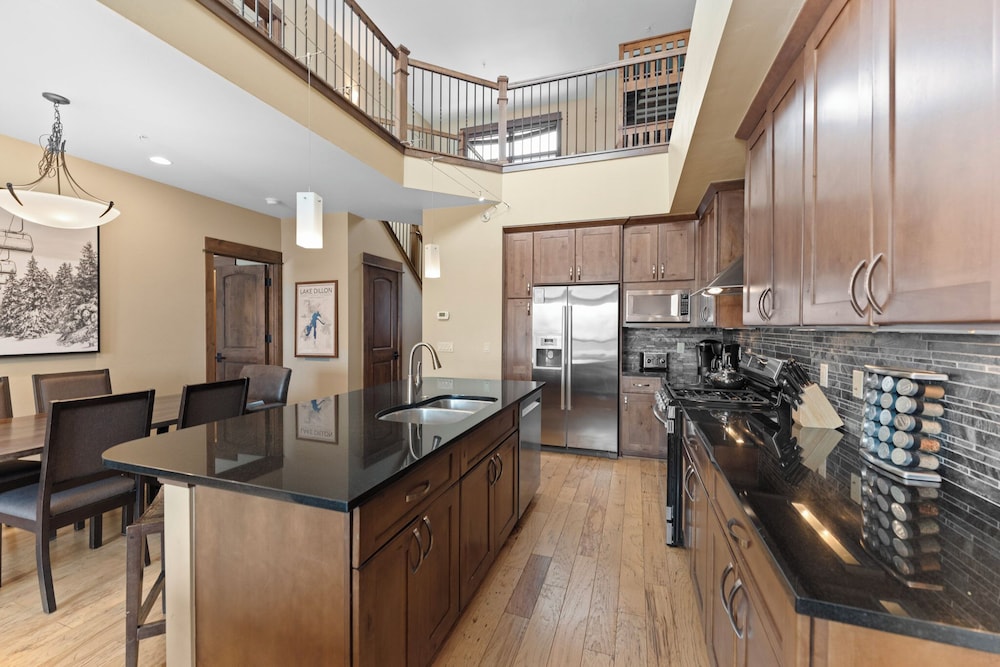 Watertower Place Condos Unit 202, Building B