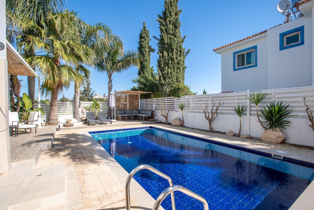 Phaedrus Living Luxury Villa Oceania