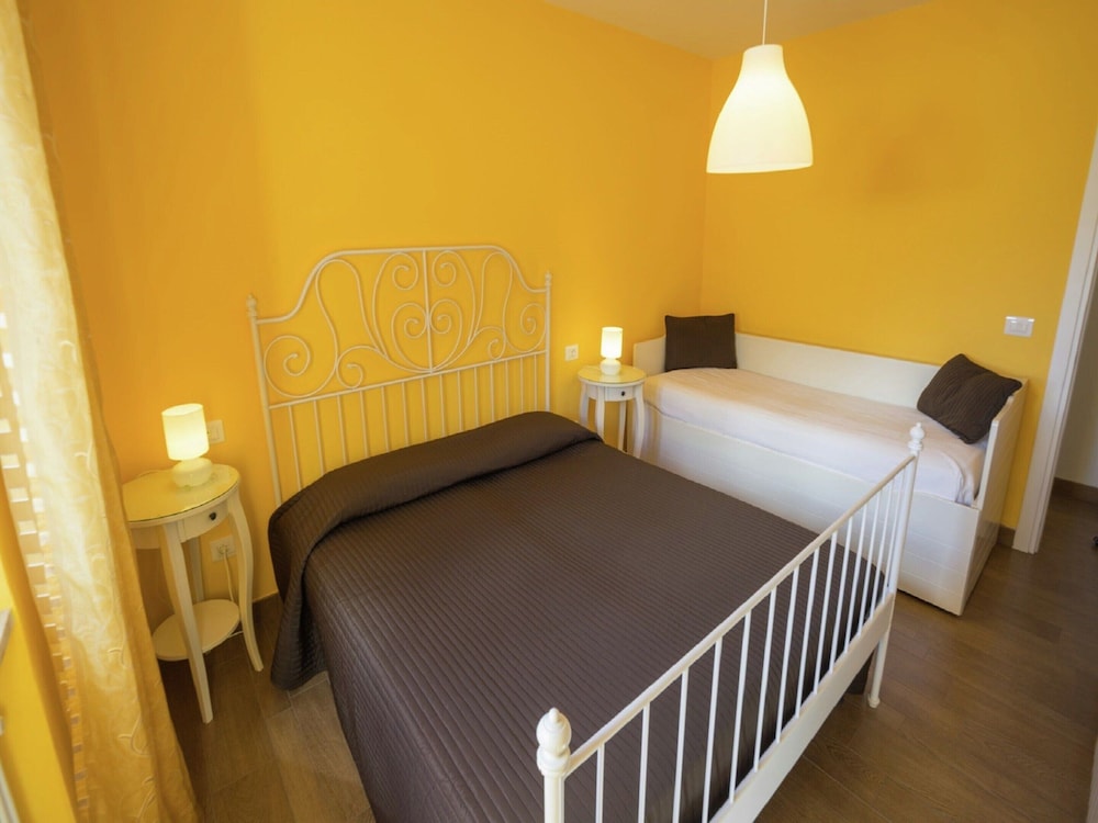 Belvilla by OYO Lake-view Holiday Home With Garden view 2
