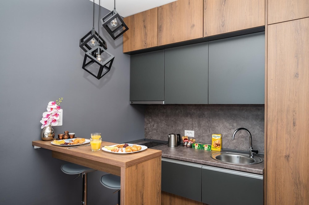 Modern and Bright Duplex - Main Street view 4