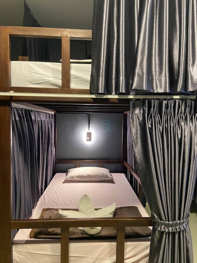River Nest Hostel
