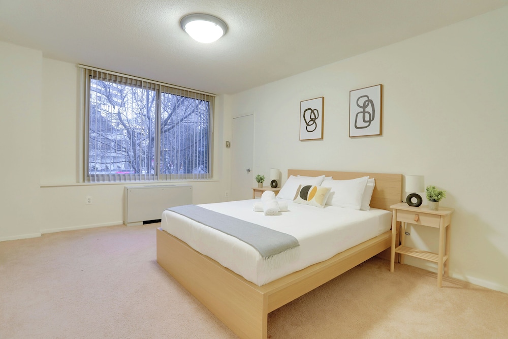 Crystal City Comfortable Apartments