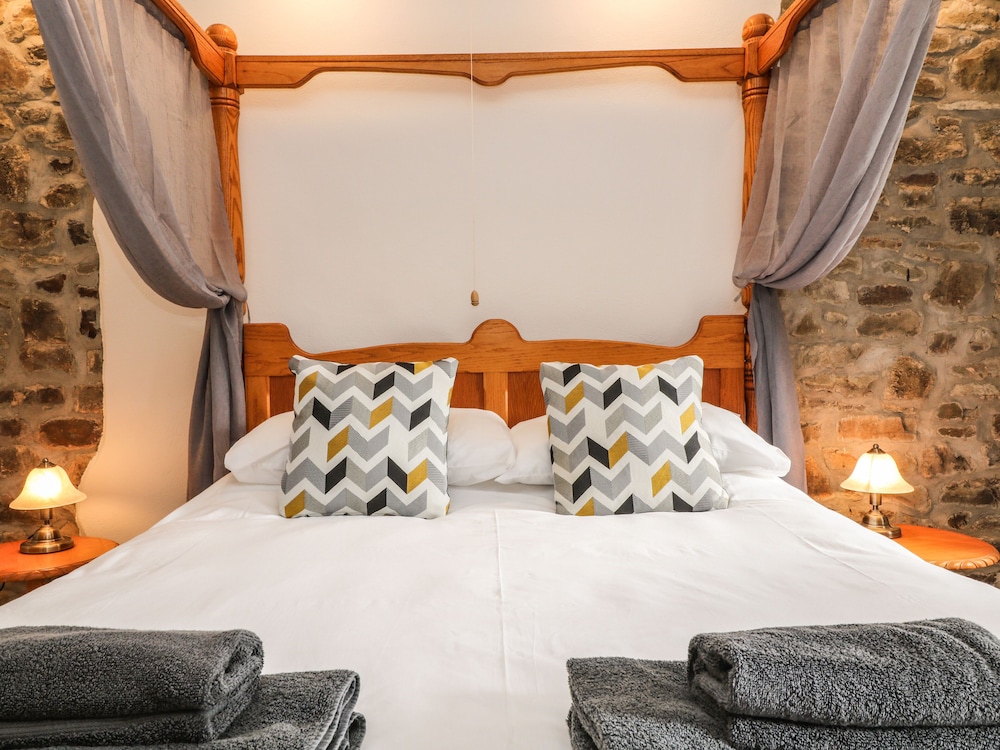 Honey Bee Cottage view 3