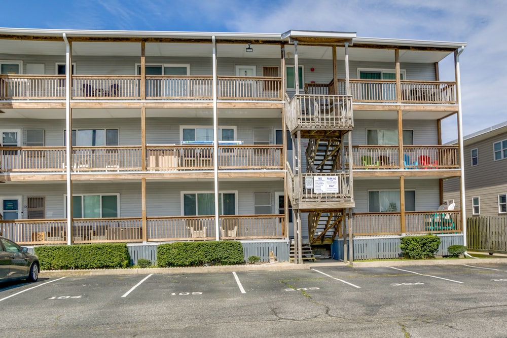 Walk to Beach & Boardwalk: Ocean City Condo view 4